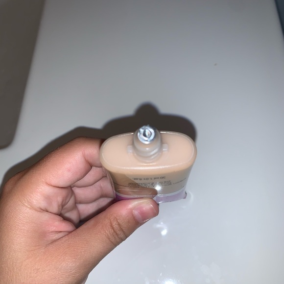 NEW Sephora SClean Glowing Foundation #19 - Picture 4 of 5